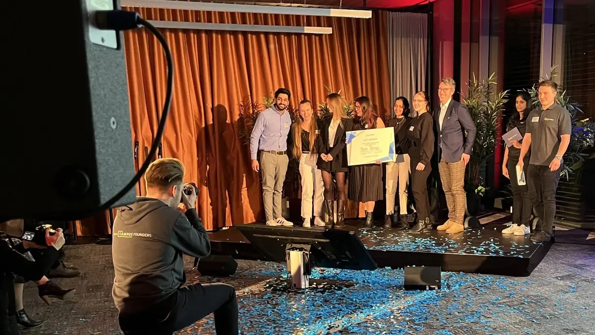 Award ceremony for the winner of the Corporate Campus Challenge, receiving a prize.