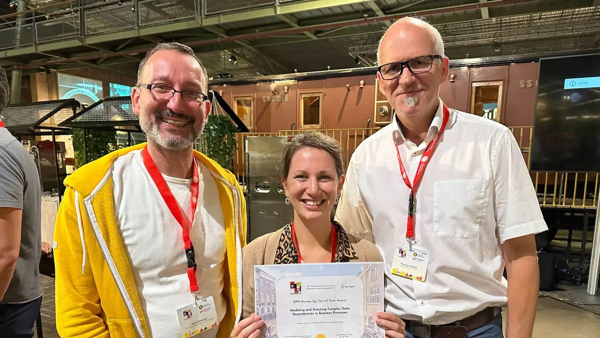 Prof. Luise Pufahl receiving the Test of Time Award