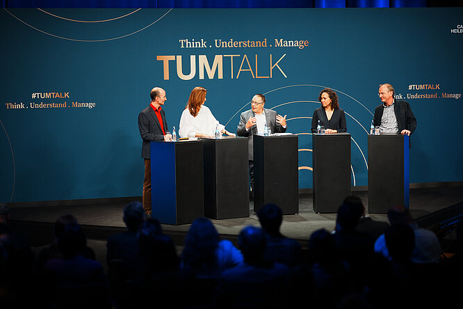 Prof. Dr. Daniel Cremers, Christine Steger, Prof. Dr. Dr. Helmut Krcmar, Nicole Büttner & Dr. Gerald Karch on stage at TUM Talk 2024