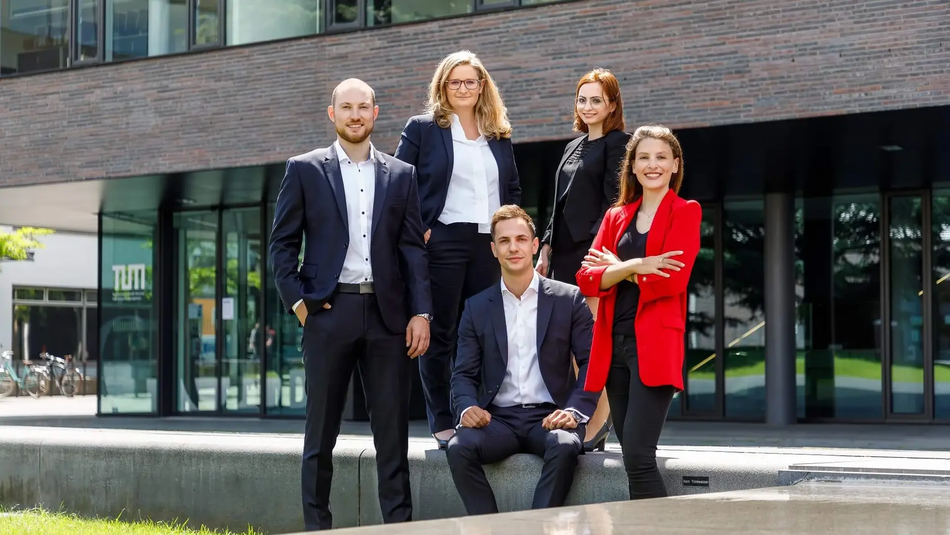 Prof. Dr. Miriam Bird and her research team