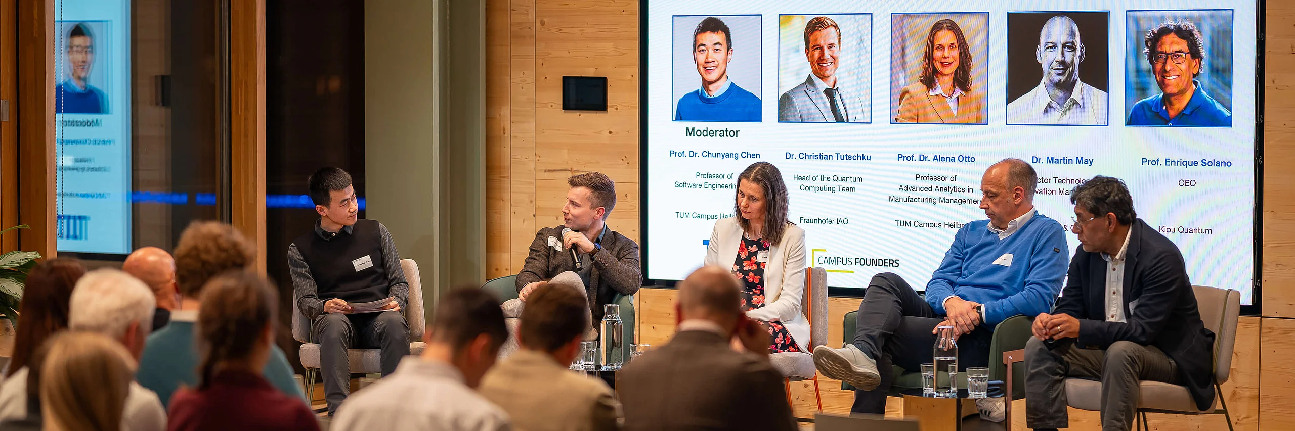 Die Panel Diskussion mit fünt Teilnehmern während des Creative Destruction Lab.